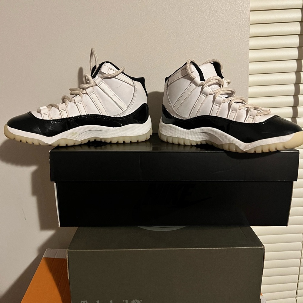 Nike Air Jordan 11 High-Top in Black and White